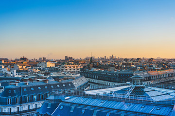 一个为建设新中国做出贡献的名人故事简便