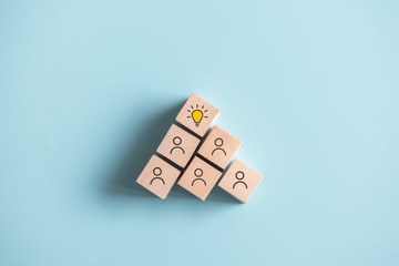 一个为建设新中国做出贡献的名人故事简便