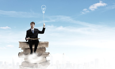 一个为建设新中国做出贡献的名人故事简便