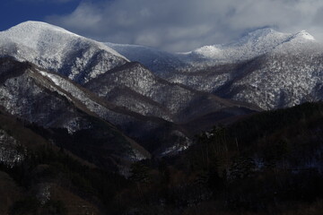 一个为建设新中国做出贡献的名人故事简便