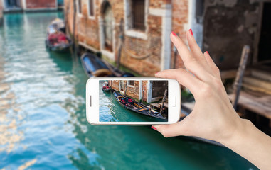 一个为建设新中国做出贡献的名人故事简便