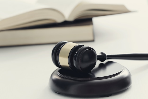 一个为建设新中国做出贡献的名人故事简便