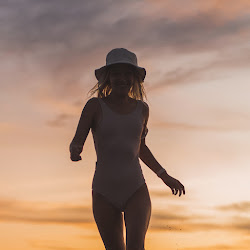 一个为建设新中国做出贡献的名人故事简便